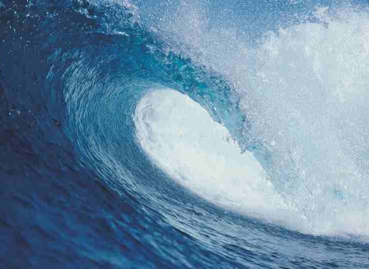 Dreams about Waves - 74 Types and Their Meanings
