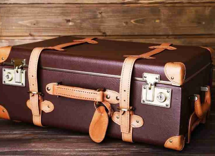 Dream about Suitcase - 42 Types, Reflections and Interpretations
