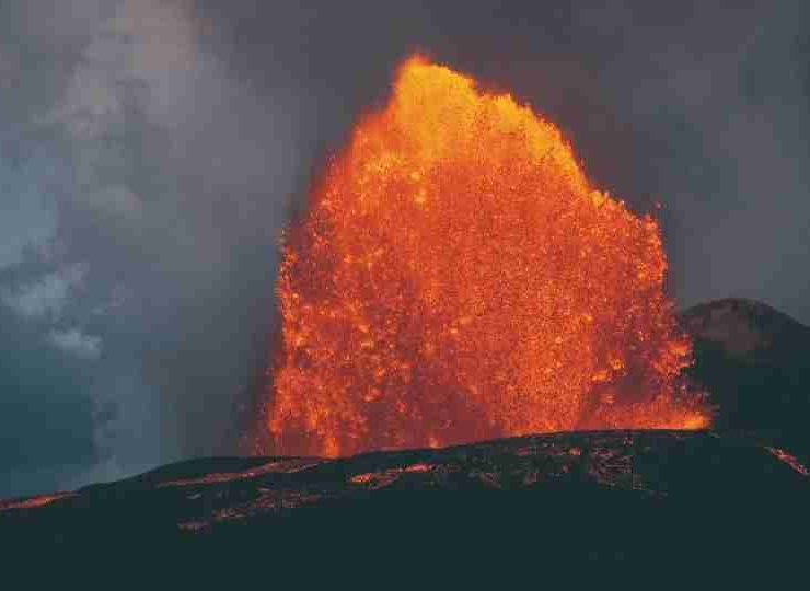 Volcano Dreams – 25 Scenarios & Their Meanings