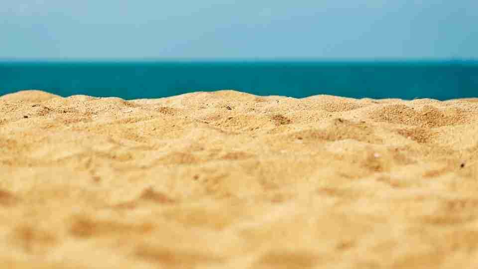 Dream about Sand – 70 Interpretations and Their Meanings