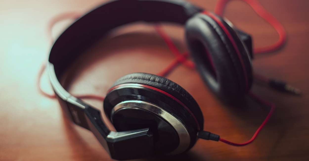 Dream about Headphones – Scenarios & Relevant Interpretations