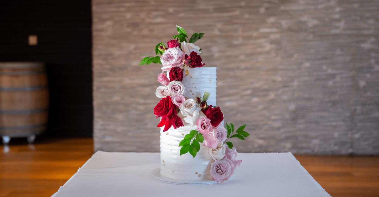 Dream of Wedding Cake – Do You Love the People Around You?