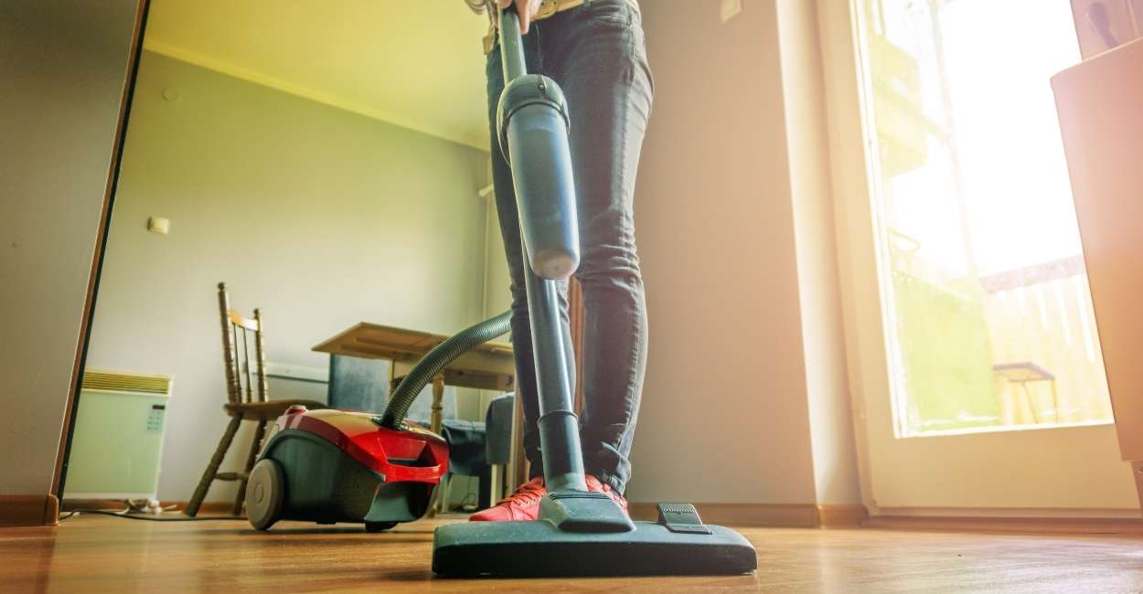 Dream about Vacuuming - 36 Types and Their Interpretations