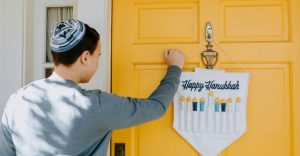 Dream of Knocking on Door – Is It Suggesting That You Should Eliminate a Bad Habit?