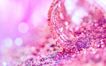 Dreaming of Glitter – Are You Currently in the Spotlight or Receiving a lot of Attention?