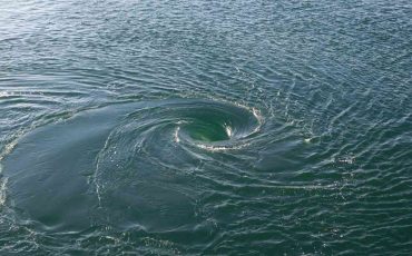 Dream of Whirlpool – Time to Face Turbulences Occurring in Life