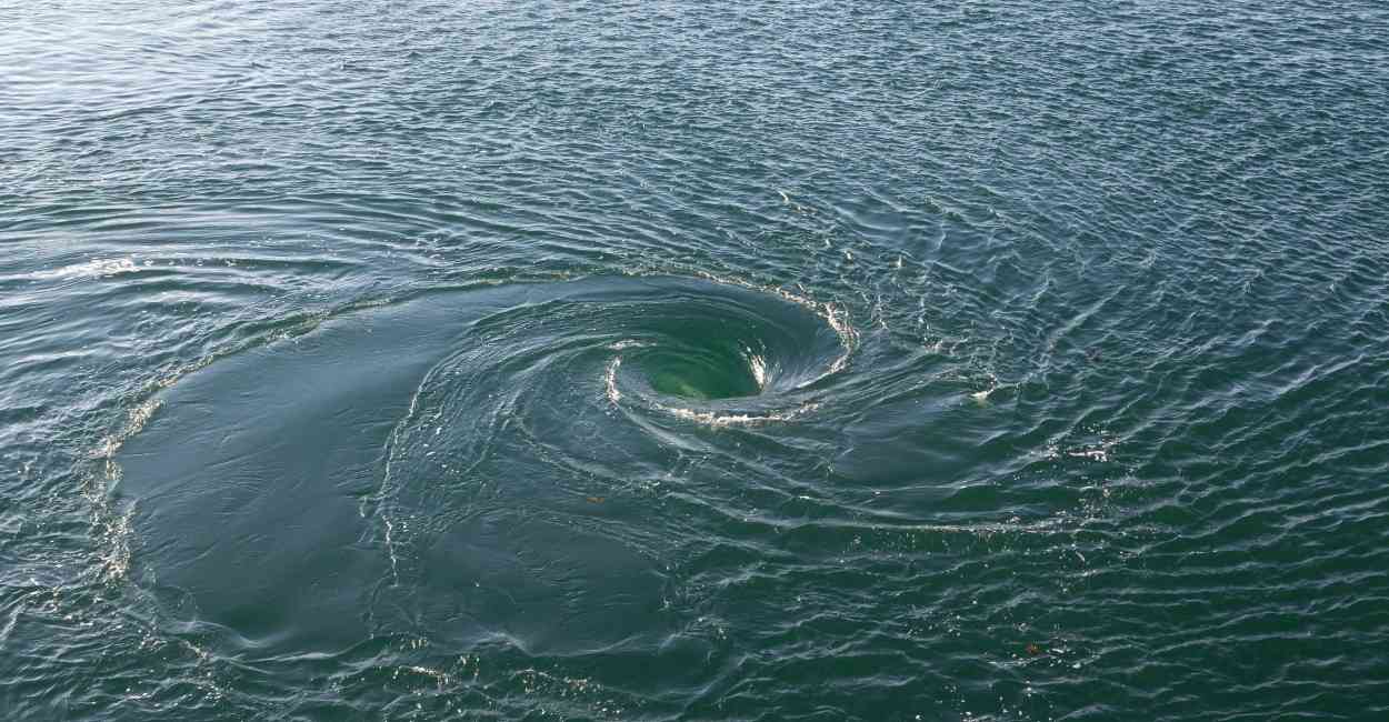 Dream of Whirlpool – Time to Face Turbulences Occurring in Life