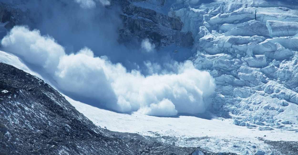 Dream of Avalanche – Is Something Gonna Fall Rapidly?