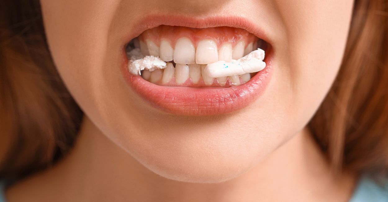 Gum Stuck in Teeth Dream – 10 Types & Their Interpretations