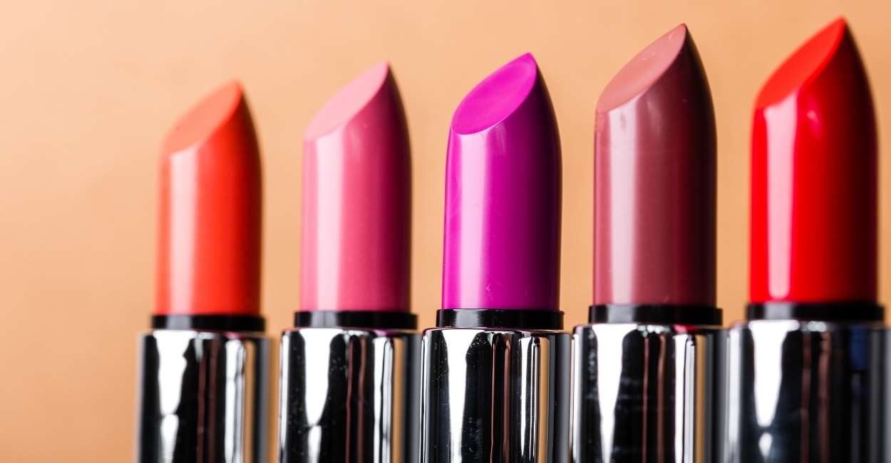 Dreaming about Lipstick – It’s Time For You to Focus on Your Relationships!