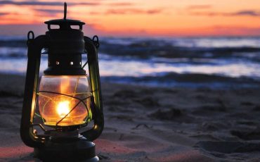 A Dream Of Oil Lamp - Various Types & Meanings