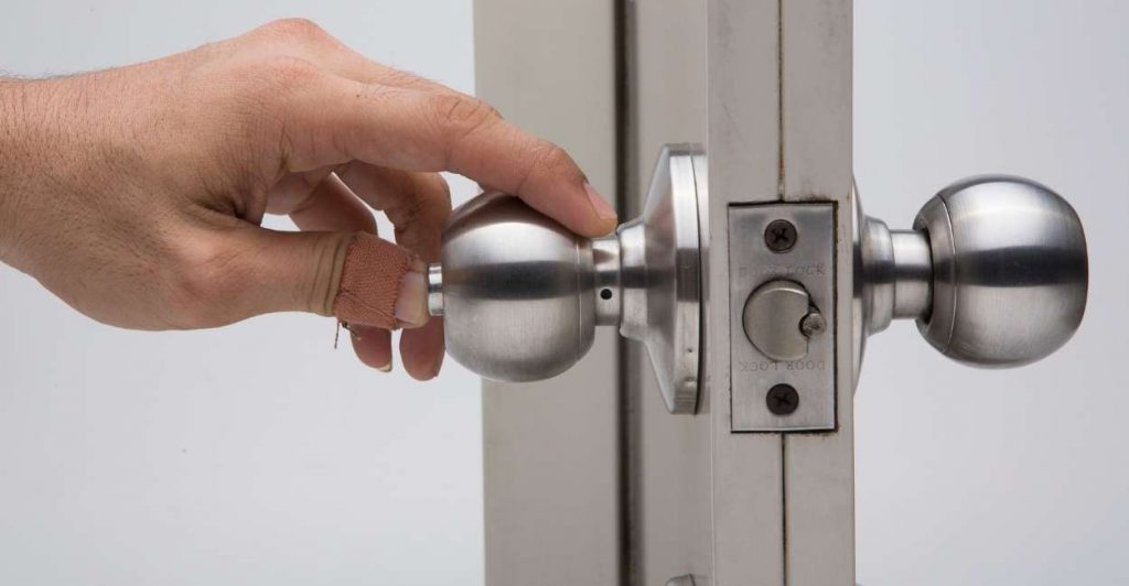 Dream about Missing Door Knob Unlocking Various Connotations
