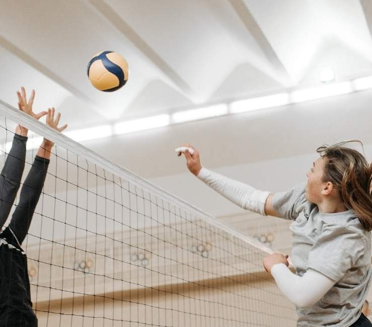 Dream about Playing Volleyball – 20 Types & their Interpretations 