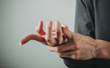A Dream About Broken Fingers – Brace Yourself To Reconnect With Reality