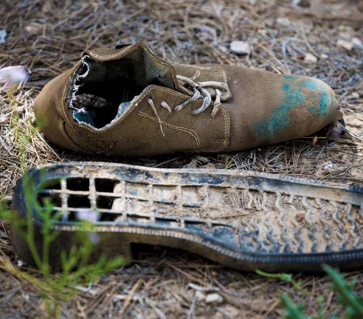 Torn Shoe Dream Meaning – 10 Types & Their Interpretations