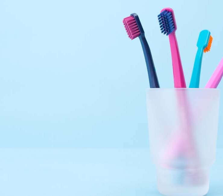 Dream of Toothbrush – 20 Types & Their Meanings