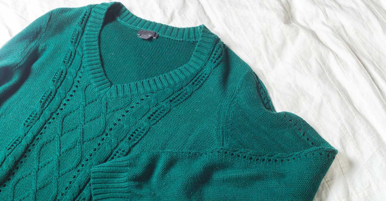 Dreams of Sweater – 20 Types & Their Interpretations