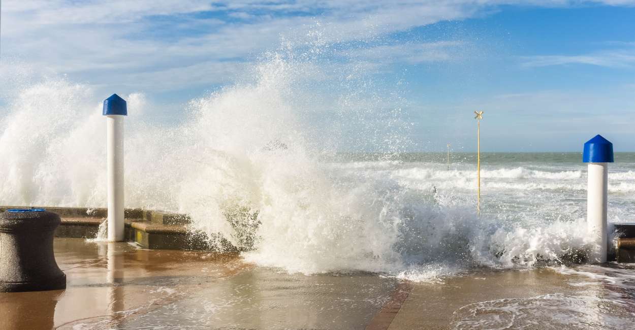 Dream of Rising Water – Embrace the Spiraling Changes in Your Life